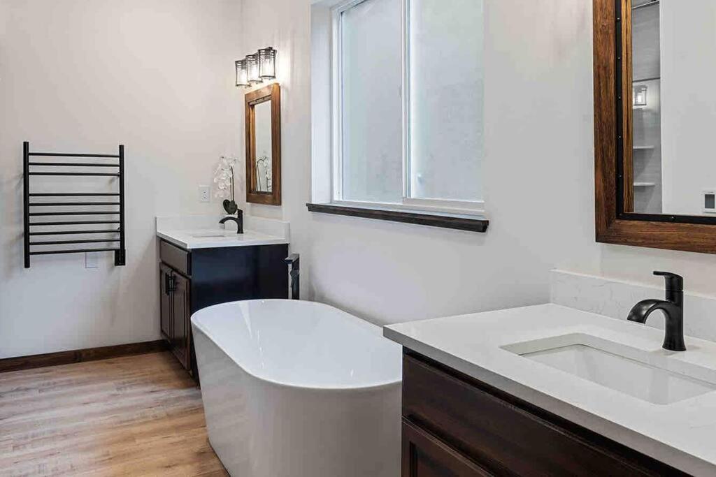 Luxe Mt. Rainier Lodge W/ Hot Tub-Ac-Game Room Ashford Esterno foto